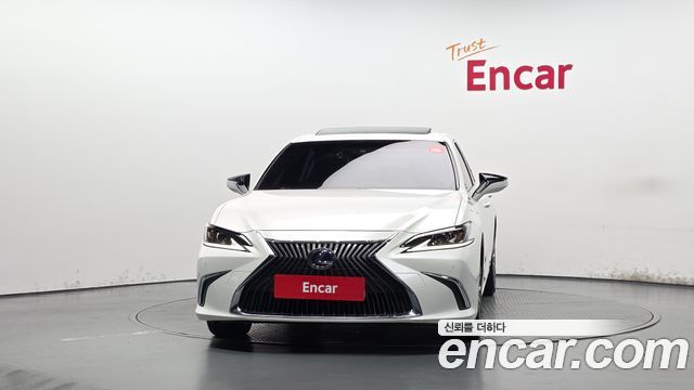 Lexus ES 2019 — photo 3