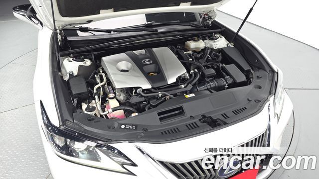 Lexus ES 2019 — photo 6