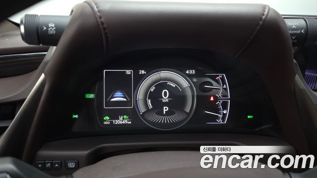 Lexus ES 2019 — photo 8