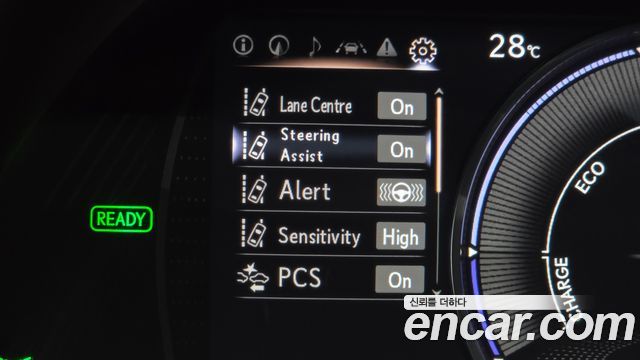 Lexus ES 2019 — photo 18