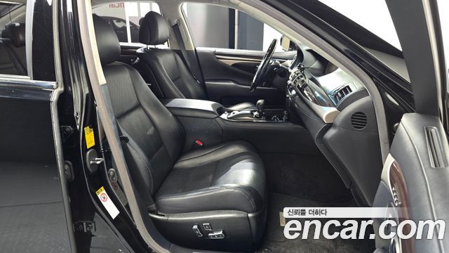 Lexus LS 2013 — photo 11