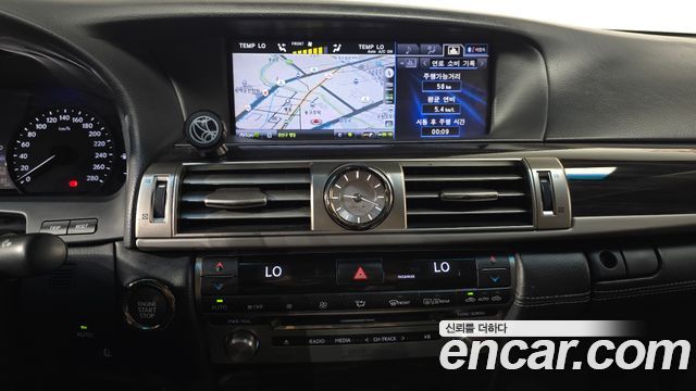 Lexus LS 2013 — photo 13