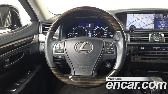 Lexus LS 2013 — photo 14
