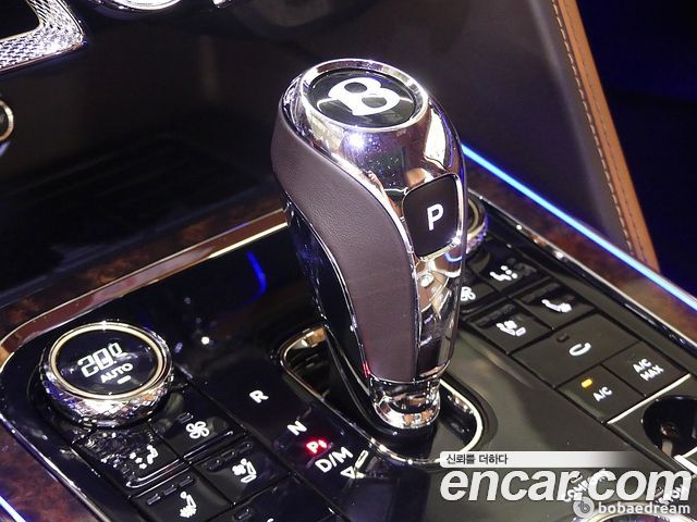 Bentley Flying Spur 2023 — photo 9