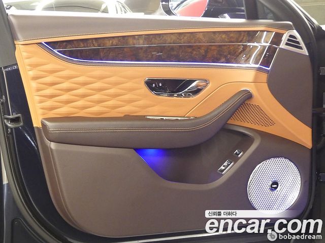 Bentley Flying Spur 2023 — photo 11