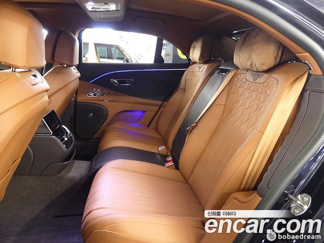 Bentley Flying Spur 2023 — photo 18