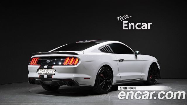 Ford Mustang 2017 — photo 2