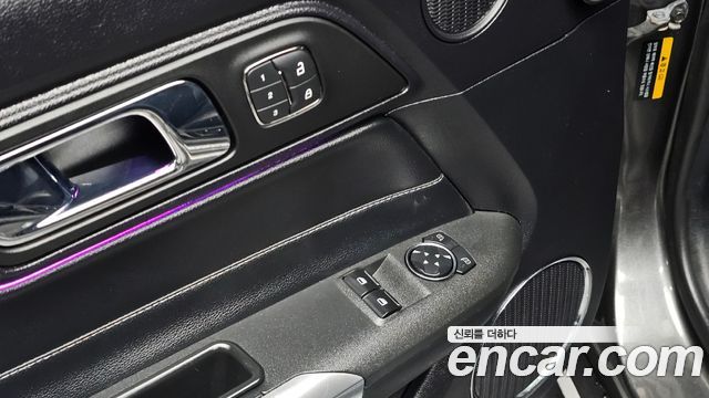 Ford Mustang 2017 — photo 25