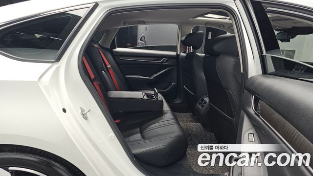 Honda Accord 2018 — photo 17