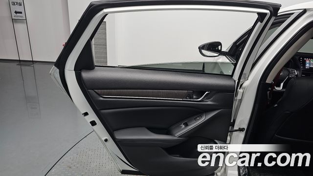 Honda Accord 2018 — photo 15
