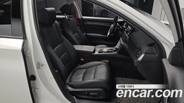 Honda Accord 2018 — photo 16