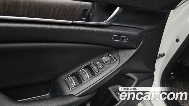 Honda Accord 2018 — photo 34