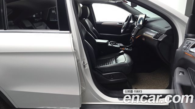 Mercedes-Benz GLE-Class 2017 — photo 10