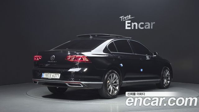 Volkswagen Passat 2021 — photo 2
