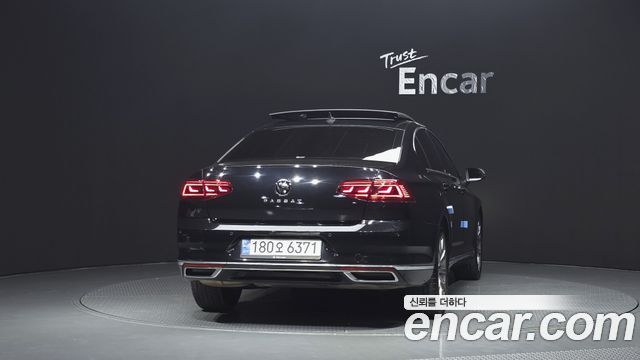 Volkswagen Passat 2021 — photo 4