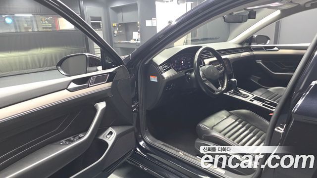 Volkswagen Passat 2021 — photo 13