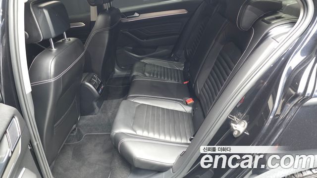Volkswagen Passat 2021 — photo 18