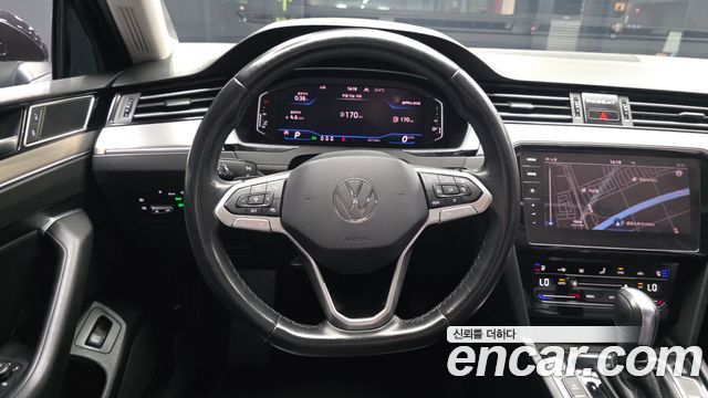 Volkswagen Passat 2021 — photo 19