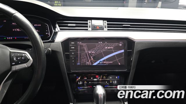 Volkswagen Passat 2021 — photo 20