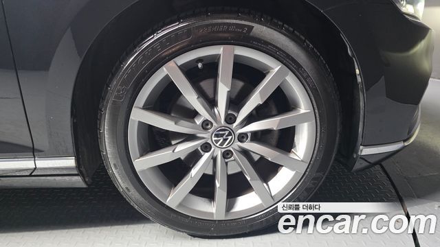 Volkswagen Passat 2021 — photo 7