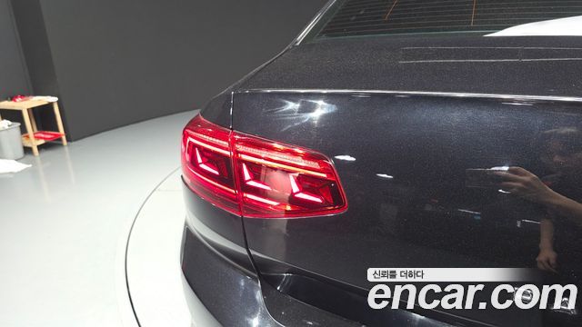 Volkswagen Passat 2021 — photo 9