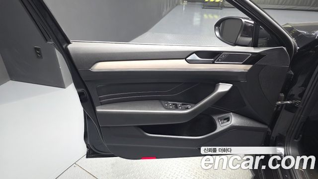 Volkswagen Passat 2021 — photo 14