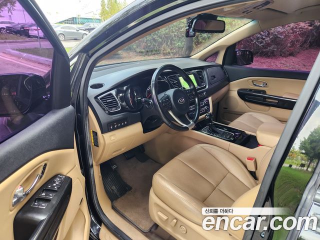 Kia Canival 2016 — photo 10