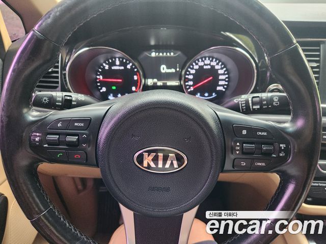 Kia Canival 2016 — photo 16