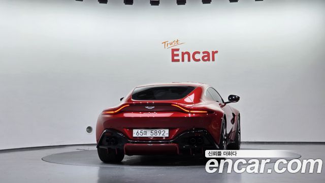 Aston Martin Vantage 2019 — photo 4