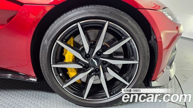 Aston Martin Vantage 2019 — photo 5