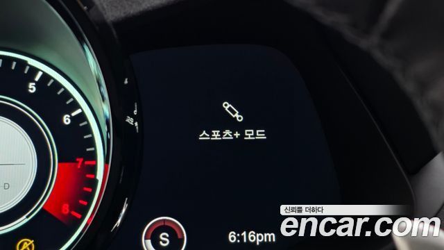 Aston Martin Vantage 2019 — photo 16