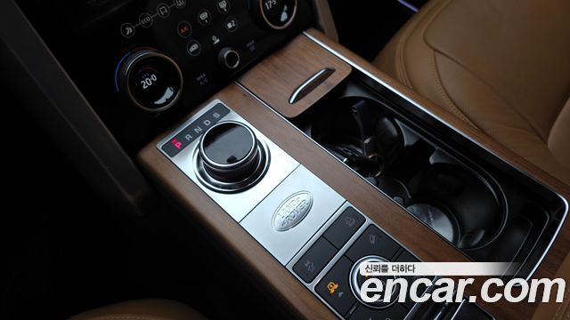 Land Rover Range Rover 2022 — photo 12