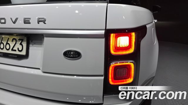 Land Rover Range Rover 2022 — photo 9