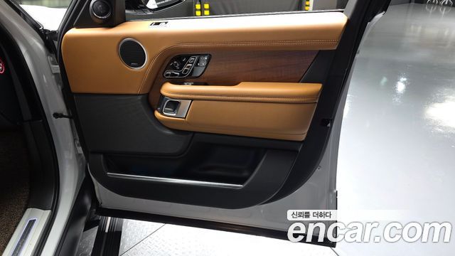 Land Rover Range Rover 2022 — photo 14