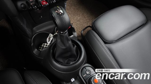 Mini Cooper 2019 — photo 12