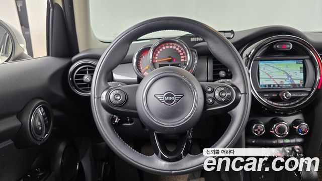 Mini Cooper 2019 — photo 18