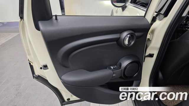 Mini Cooper 2019 — photo 15