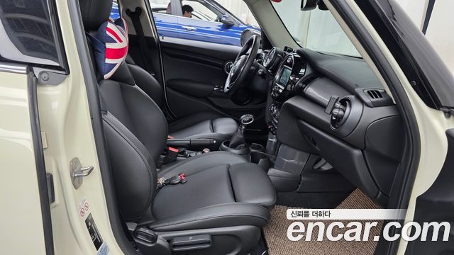 Mini Cooper 2019 — photo 16