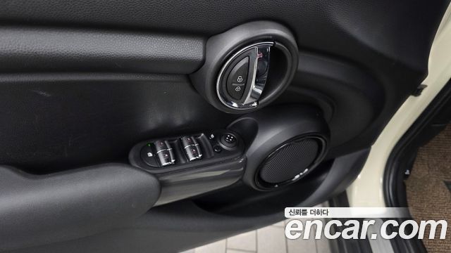 Mini Cooper 2019 — photo 27