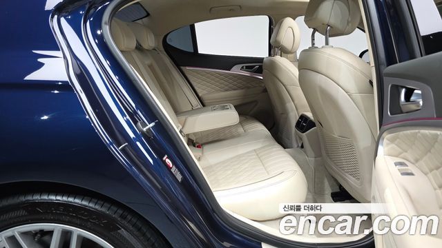 Genesis G70 2019 — photo 17