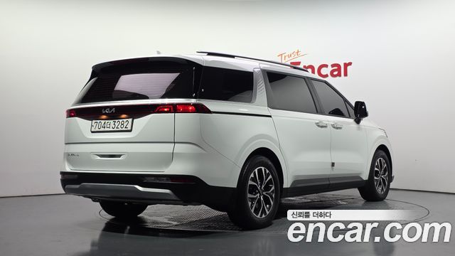 Kia Canival 2023 — photo 2