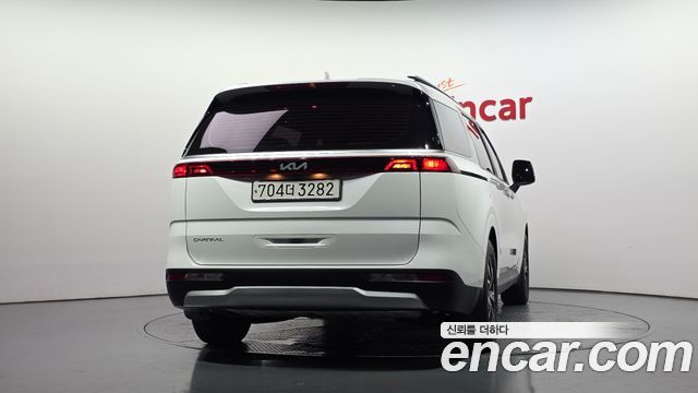 Kia Canival 2023 — photo 4