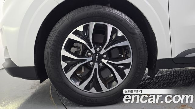 Kia Canival 2023 — photo 5