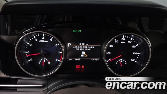 Kia Canival 2023 — photo 11
