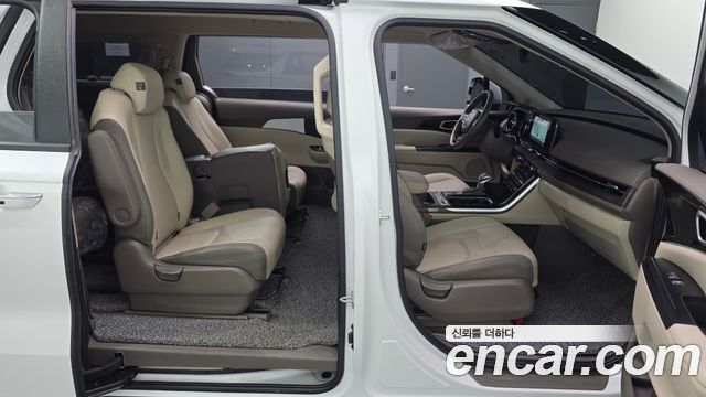 Kia Canival 2023 — photo 17