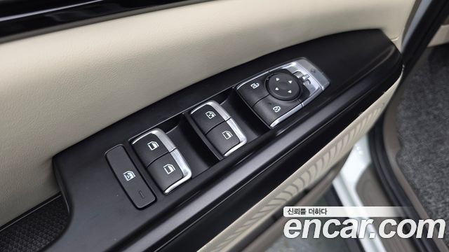 Kia Canival 2023 — photo 18