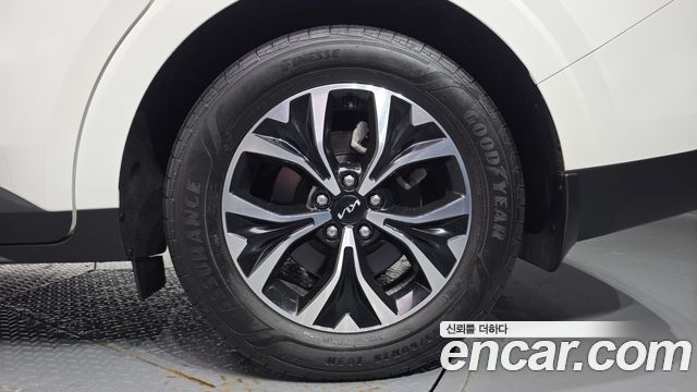 Kia Canival 2023 — photo 7
