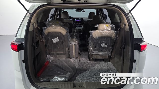 Kia Canival 2023 — photo 30