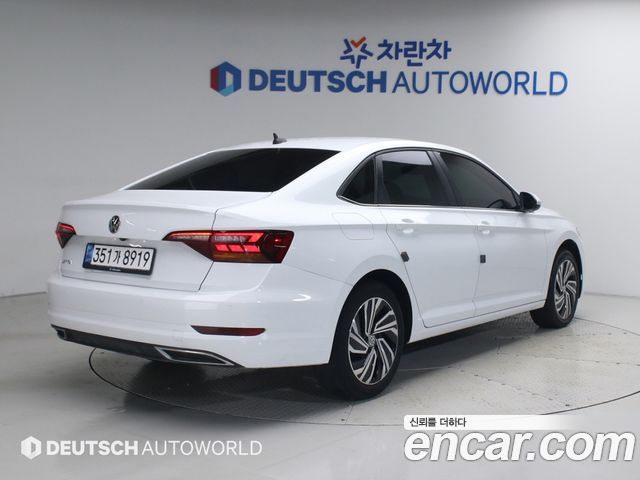 Volkswagen Jetta 2021 — photo 2