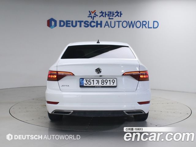Volkswagen Jetta 2021 — photo 4